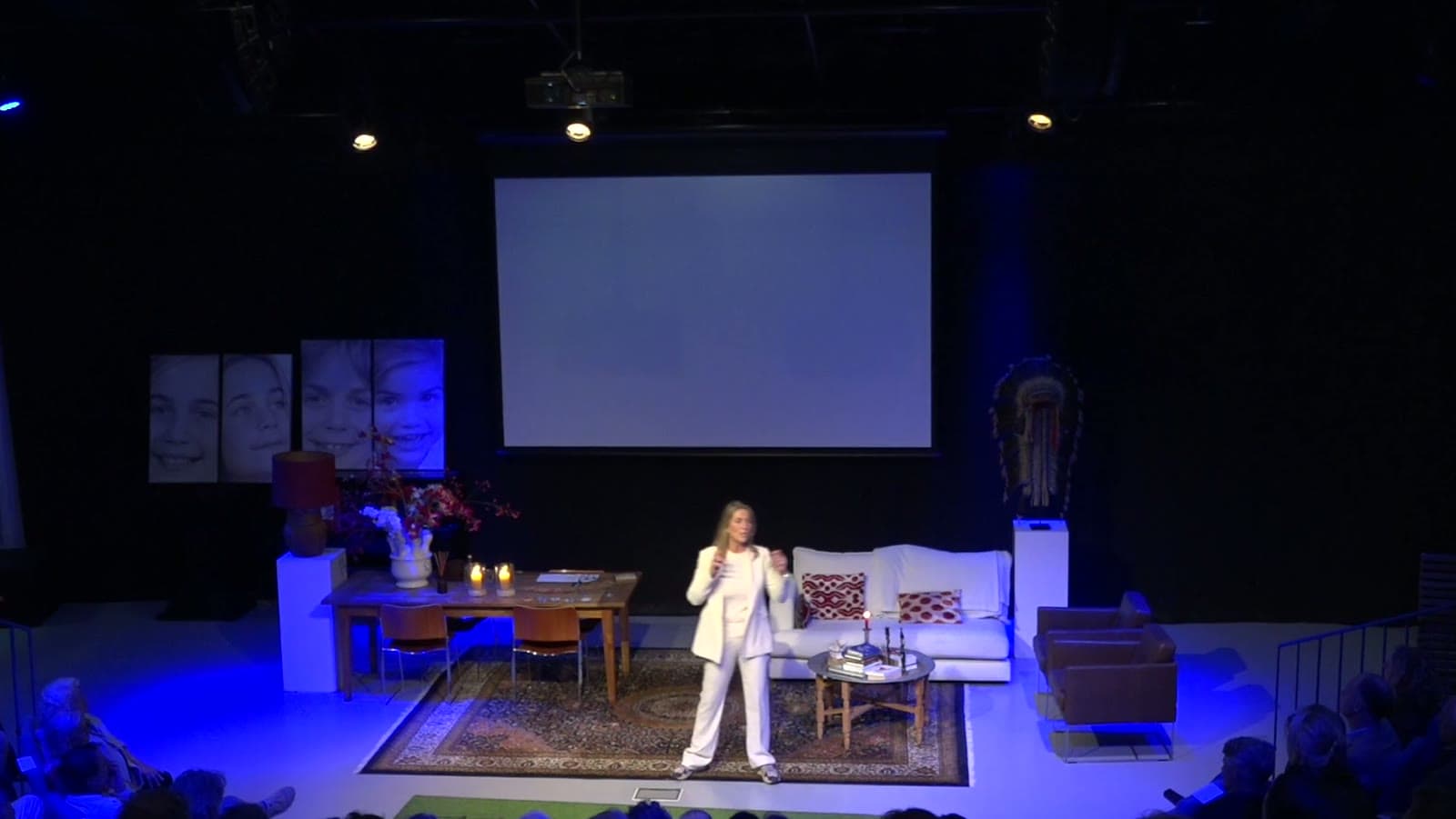 Dymphe Beek speaking on a theater stage in blue light